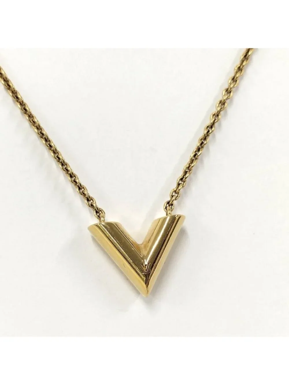 Louis Vuitton Necklace Essential Gold
